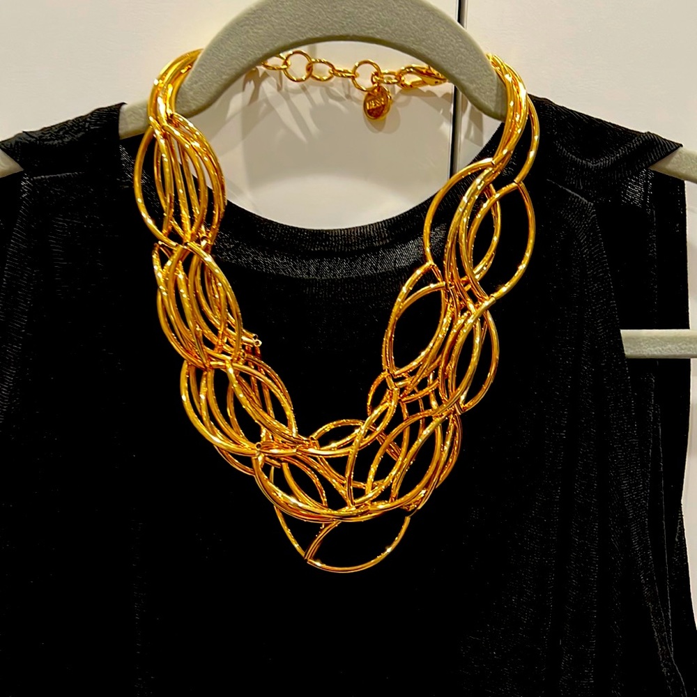 Nest Jewelry Gold statement necklace. EUC.